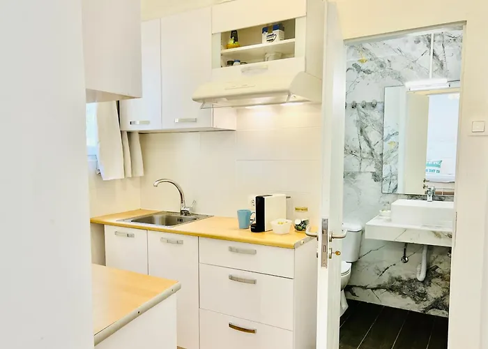 Little Troll House 1 *